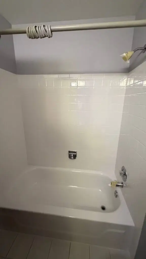 Bathtub Refinishing After Peeling Coating in Schaumburg, IL