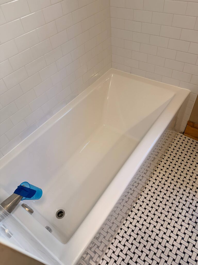 Bathtub Crack Repair and Reglazing for Renter in Chicago